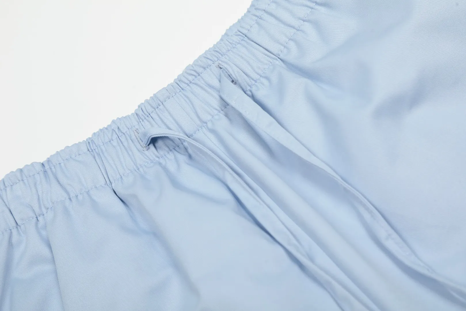 P166 💰 "Top quality" Style number: 1102# [Ralph Lauren Paul small label war horse basic classic shorts] ✅Ralph Lauren Ralph Lauren dopamine war horse small label outdoor shorts ✅Summer fresh, classic and versatile drawstring basic classic shorts ✅Lazy style must-have item The upper body has a fresh feeling ✅Nylon silk floss is smooth and soft, highly breathable and not stuffy ✅Specialized for platform live broadcast, wholesale entity, summer running volume ✅Simple and easy to match, light American style, super great ✅Standard for summer, small and sexy is YYDS, a must-have for petite girls. Size: S-L #Elastic waistline can be stretched. Color: Black, White, Light Blue, Off-white, Pink, Light Green, Khaki